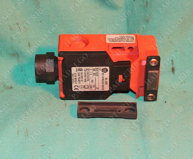 Allen Bradley 802FS62P2 Key Interlock Switch Guardmaster Safety NEW