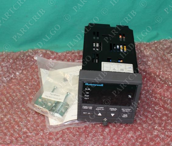 Honeywell, DC330B-EE-000-20-0A0000-00-0, UDC33000 Temperature Controller NEW