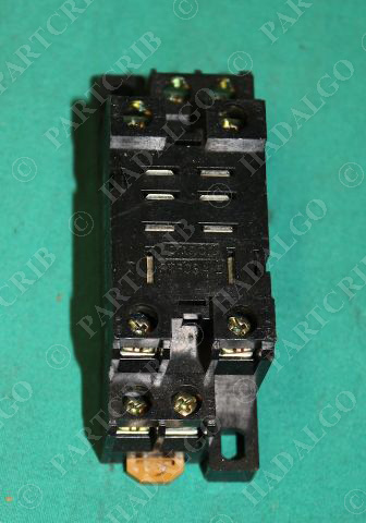 Omron, PTF08A-E, 15a 15 Amp Relay Socket 8 Blade DIM Mount