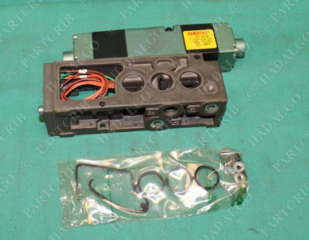 Numatics 082SS415K Pneumatic Valve W/ Manifold 120V 50/60Hz 12A NEW